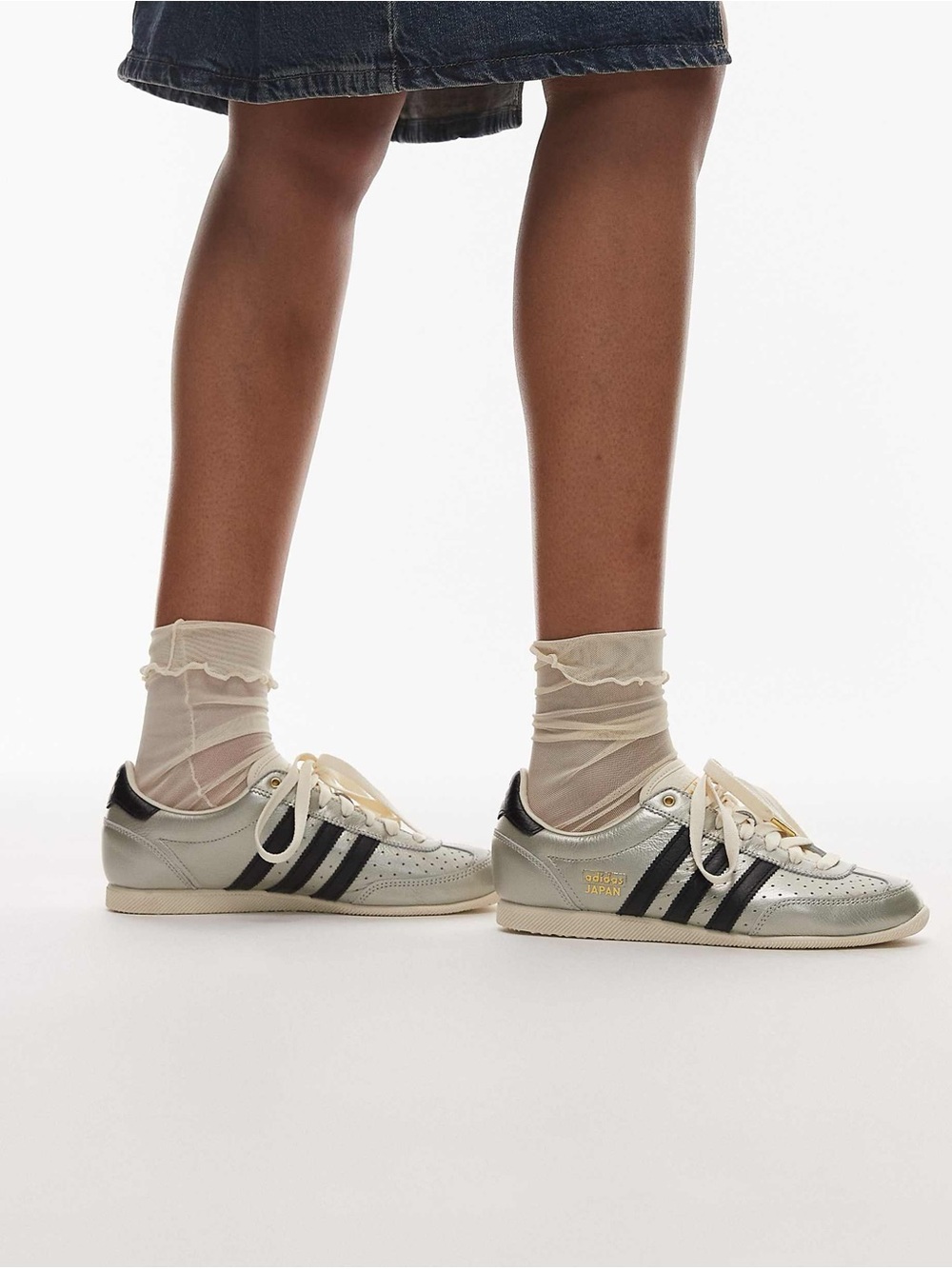 adidas Originals Japan low sneakers in pearl silver and black - size 9